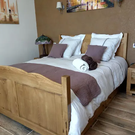 Guest house Les D'hotes De La Frissonnette Auzelles